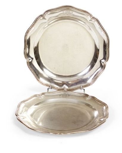 PARIS 1769 - 1770
Paire de plats en argent...