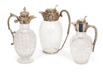 TROIS CARAFES EN CRISTAL/ARGENT Sans piédouche,...