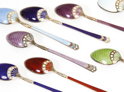 DOUZE CUILLERS A MOKA EN ARGENT 925/°°
Chaque...
