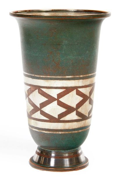 CHRISTOFLE DINANDERIE VERS 1930
Vase corolle...