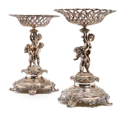 PAIRE DE COUPES A FRUITS XIXE SIÈCLE en bronze...