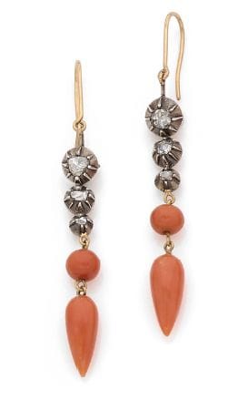 PAIRE DE PENDANTS D'OREILLES en or jaune...