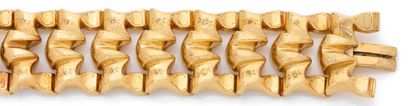 BRACELET en or jaune creux 18K (750) formé...