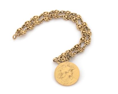 BRACELET en or jaune 18K(750) formé d'une...