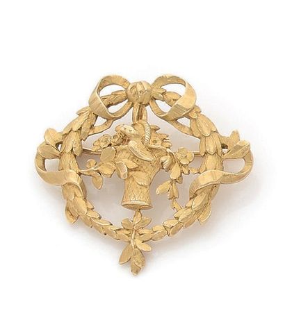 BROCHE en or jaune 18K (750) dessinant un...