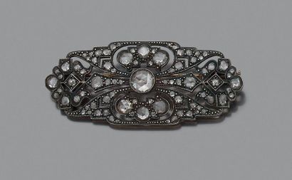 BROCHE-PLAQUE en or jaune 18K (750) et argent...
