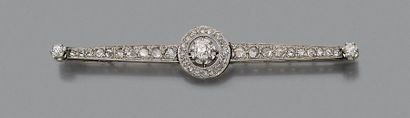 BROCHE-BARRETTE en or gris 18K (750) et platine,...
