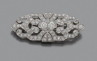 BROCHE DOUBLE-CLIP en platine formée de motifs...