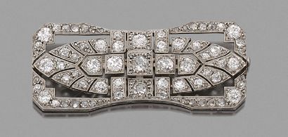 BROCHE PLAQUE en platine et or gris 18K (750)...