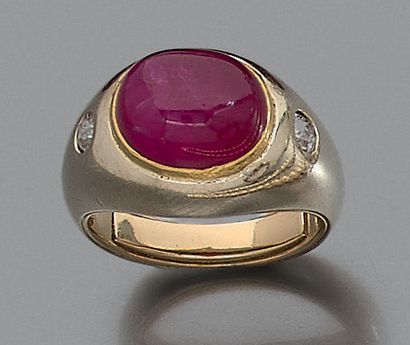 BAGUE BOMBÉE en or jaune 18K (750) sertie...
