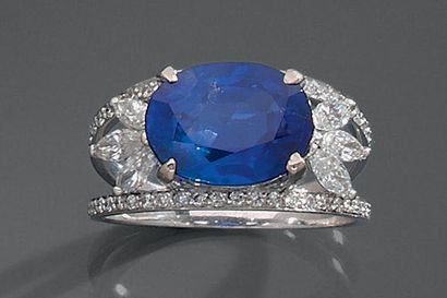 BAGUE en or gris 18K (750) formée de deux...