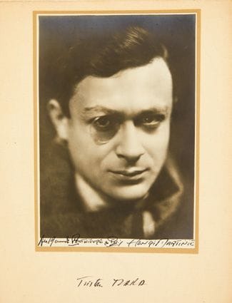 [Tristan TZARA]. Henri MARTINIE.
Portrait...