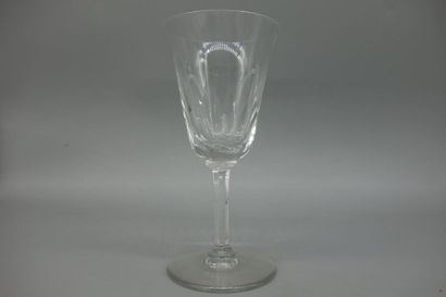 Saint Louis. 
Partie de service de verres...