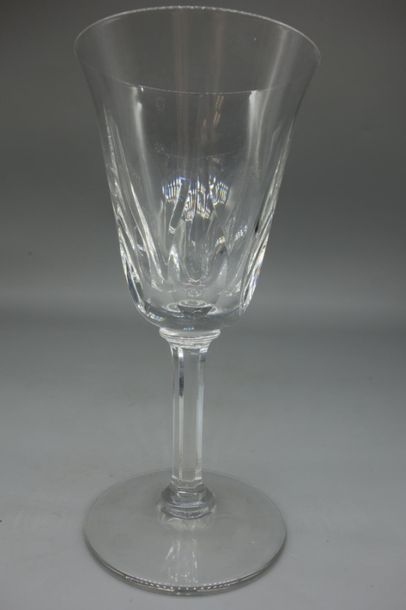Saint Louis. 
Partie de service de verres...