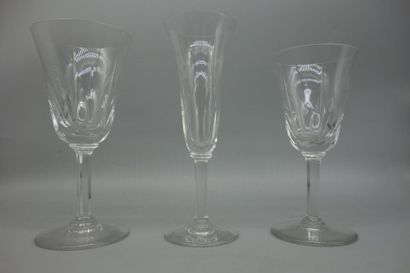 Saint Louis. 
Partie de service de verres...