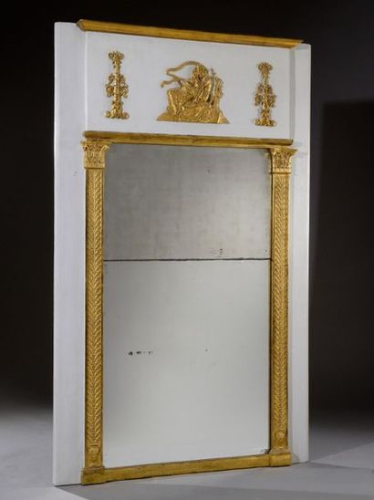Grand miroir de cheminée en bois relaqué...