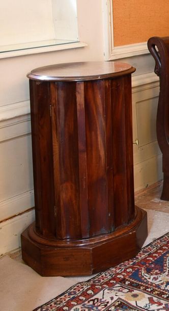 Table Somno en acajou et placage d'acajou.
XIXème...