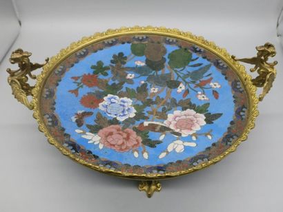 Coupe en cloisonné polychrome ornée d'oiseau...