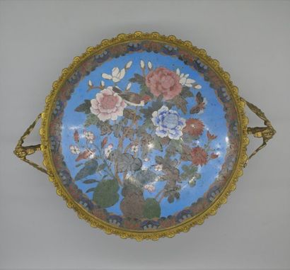 Coupe en cloisonné polychrome ornée d'oiseau...