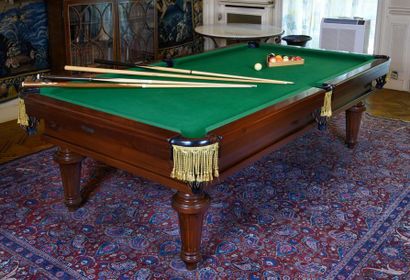 Billard américain en acajou sur des pieds...