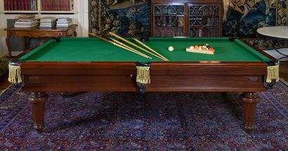 Billard américain en acajou sur des pieds...