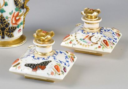Paire de flacons à parfum dans le gout de...