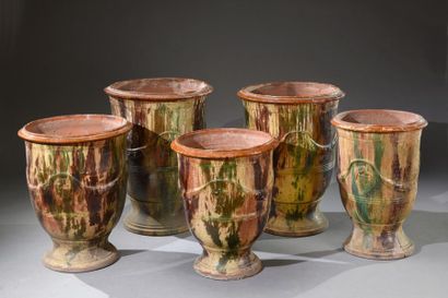 Anduze, vases de jardins de forme Médicis...