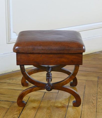 Petit tabouret en X, en bois de palissandre,...