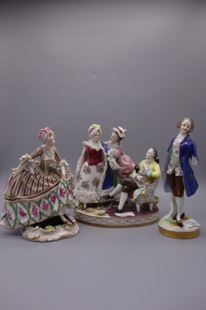 Trois groupes en porcelaine dans le gout...