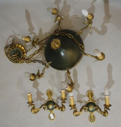 Supension and pair of wall lights in gilt...