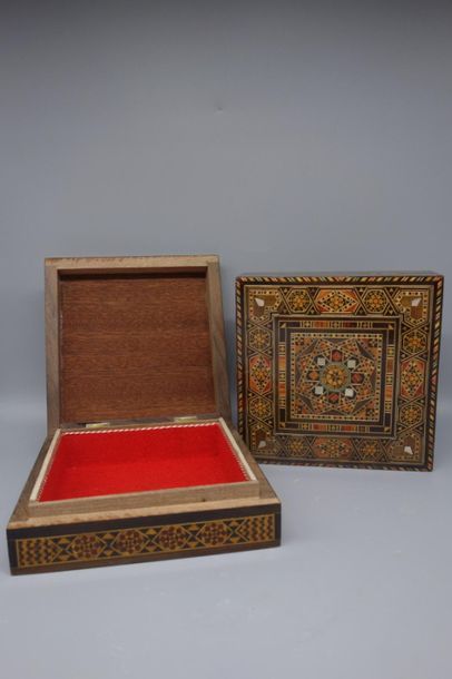 Pair of boxes with inlaid and burgundy d...