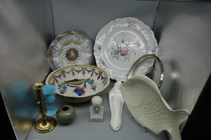 Lot including VIERGE à l'Enfant in plaster,...