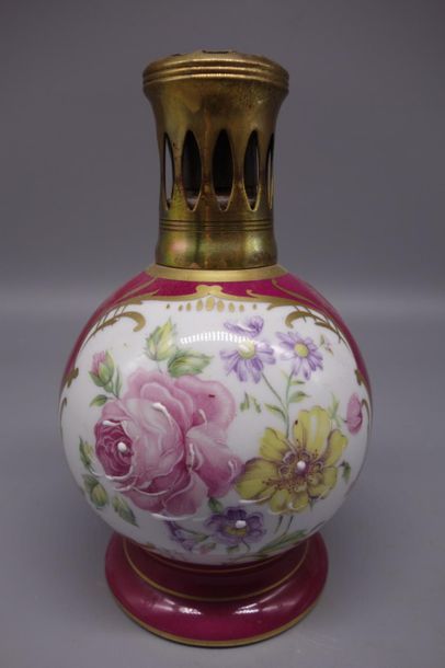 Shepherd's Lamp in porcelain with polychrome...