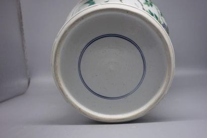 CHINA, porcelain vase with polychrome decoration...