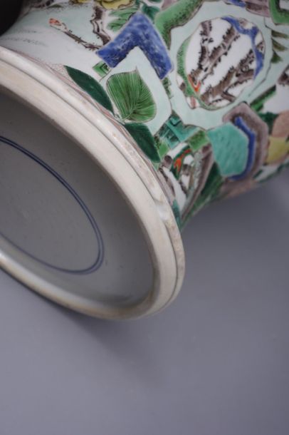 CHINA, porcelain vase with polychrome decoration...