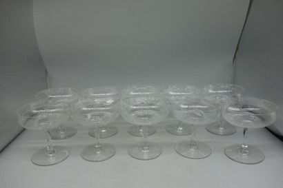 Suite of 10 crystal champagne COUPES engraved...
