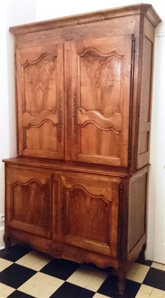 Sideboard with two recessed bodies in moulded...