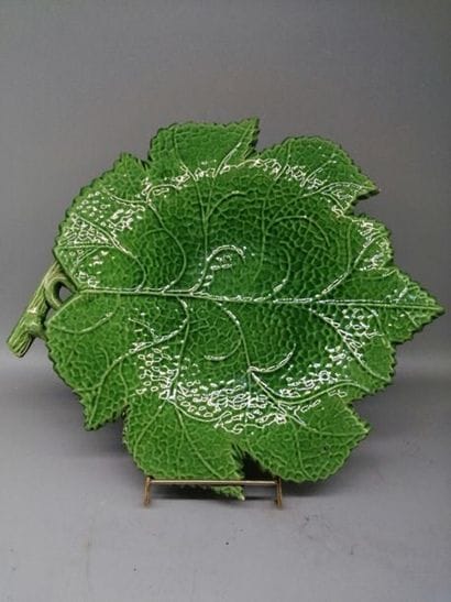 Agitna Vallauris, cut simulating a vine leaf,...