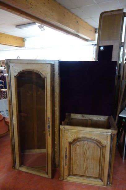 Important moulded natural wood bookcase with...
