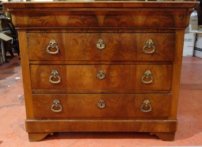 Walnut chest of drawers opening with 4 drawers,...
