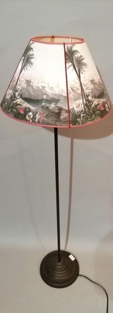 Apoint lamp, metal base, lampshade with orientalist...