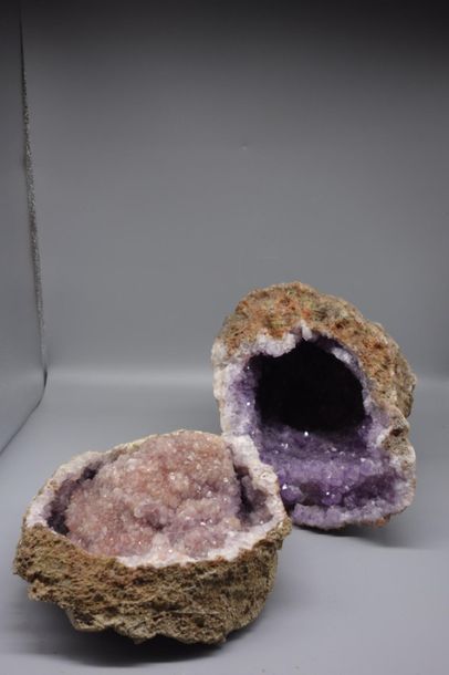 Lot of MINERALS including amethyst. 
