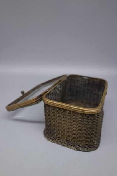 Metal box, imitation basketry, bevelled lid,...