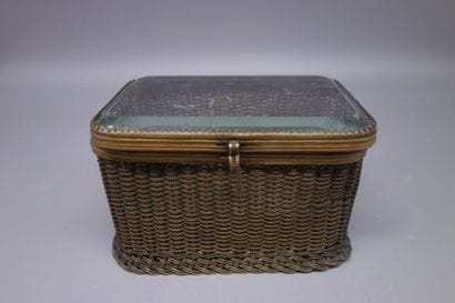 Metal box, imitation basketry, bevelled lid,...