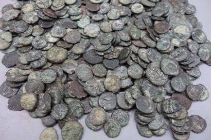 Lot of small bronzes from the end of the...