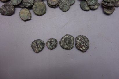 Lot of small bronzes from the end of the...