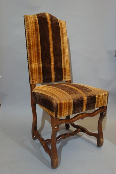 Suite of 10 chairs in natural wood with sheep...