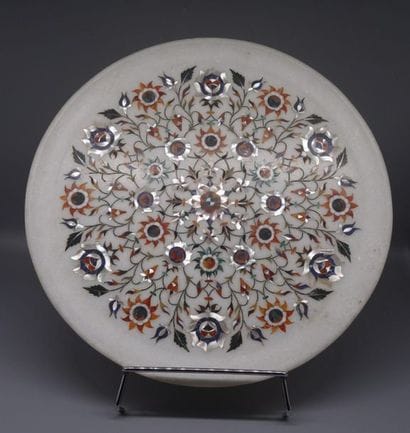 Tray in intarsia decorated with floral scrolls....