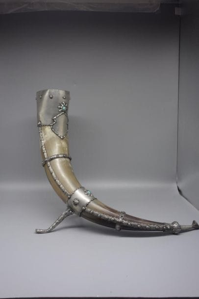 Covered rhyton formed by a horn, dark pewter...