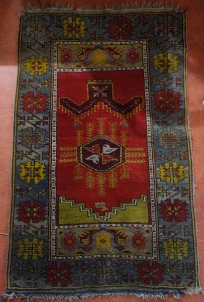 Knotted-stitch woollen rug decorated with...